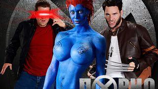 Blaue Nicole wird von Charles und Xander in der X-Men Uniform gefickt